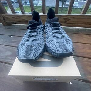 The shoe size is 11.its black I only wore it 1 time.I'm 15 want make money